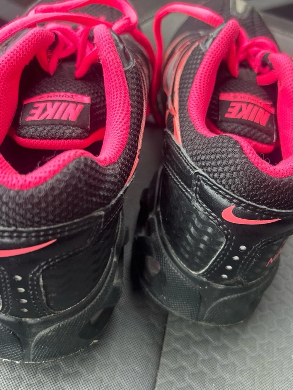 Nike Women’s Black & Hot Pink Running Shoes - Picture 5 of 5